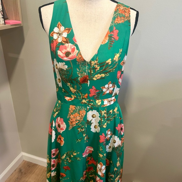 NWT Vince Camuto Floral Print Handkerchief- Hem Dress size 14 - Picture 10 of 10